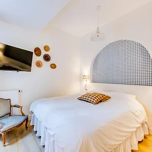 Homestay Romantic Escape And Wellness At Miss Tinguett In, Bruges